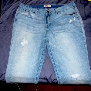 Low rise slim boot jeans